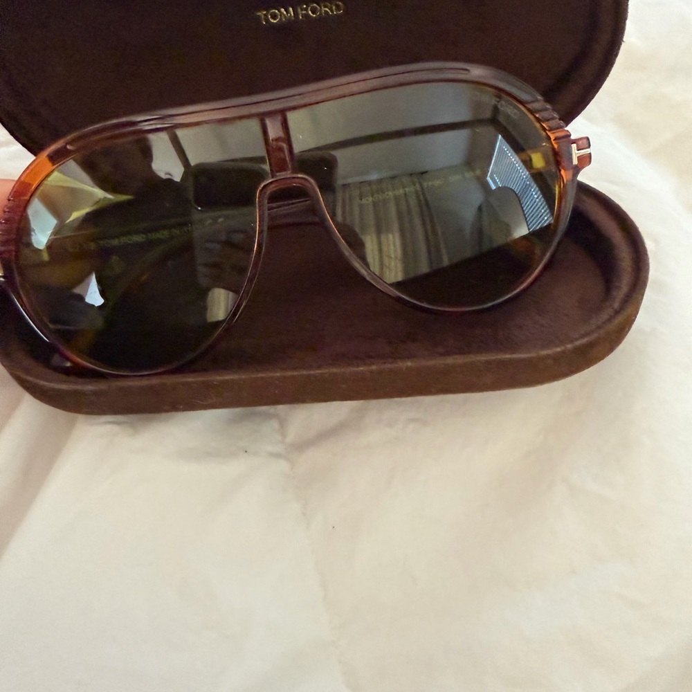 Tom Ford Brown Tortoise Frame Sunglasses with Amber Lenses - Picture 3 of 6